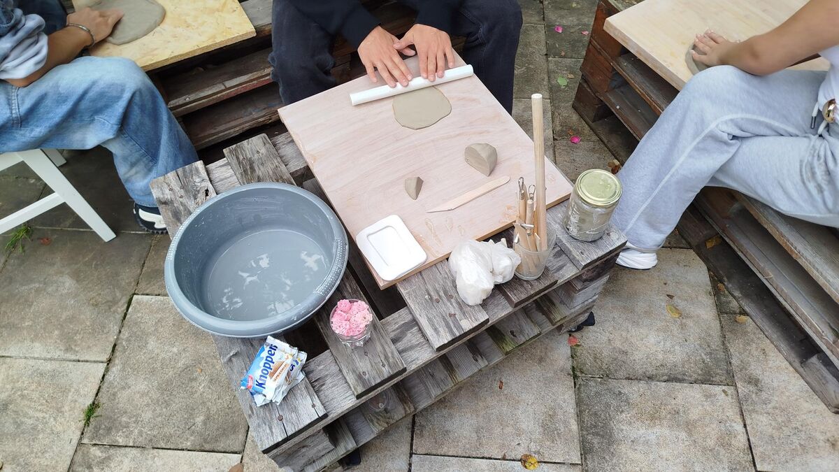 Töpferangebot im Sozialraum Süd: Arbeiten mit Ton